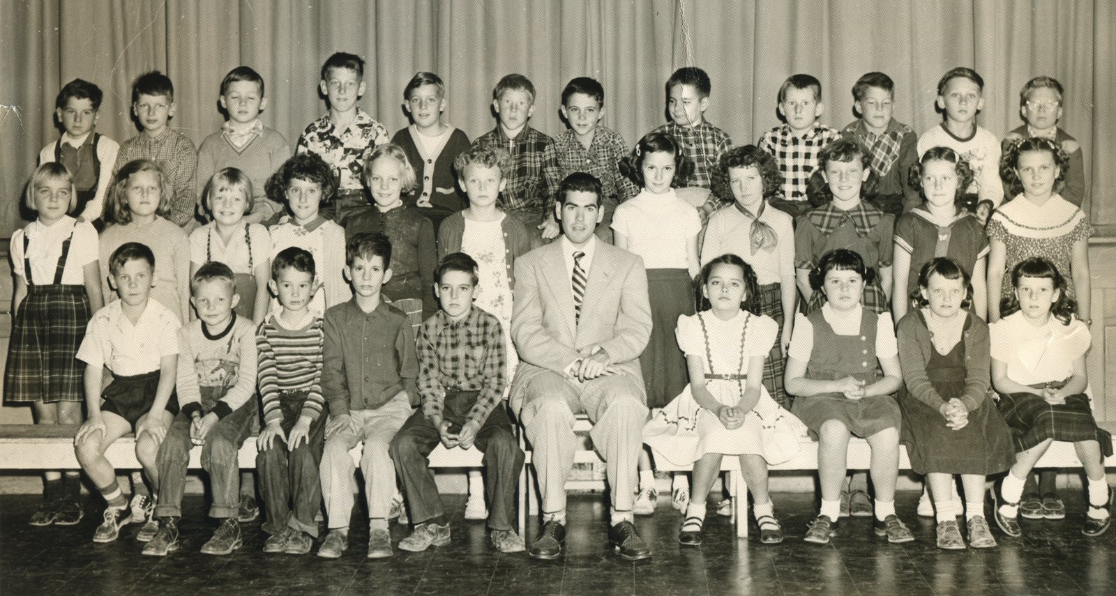 Full Image View Glenwood School Grade (3 / 4?) class (Mr Halfyard