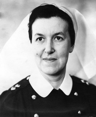 Lieutenant Ethel Lowe, graduate of the Ross Memorial Hospital, Lindsay. She enlisted in April 1942 and was posted to Rideau Military Hospital, Ottawa in June 1942. Courtesy the Kawartha Lakes Public Library.