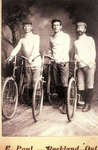Trois hommes en vélo