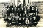 Group of student in front of Laura Secord Memorial School in Queenston, 1922.