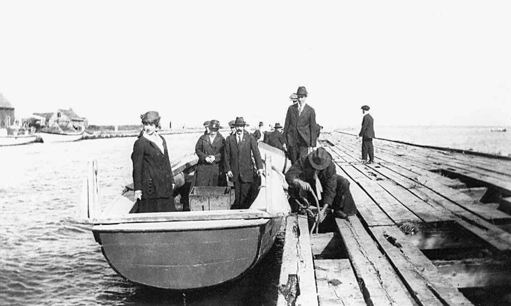 Bronte Pier (Provided by Bronte Historical Society)