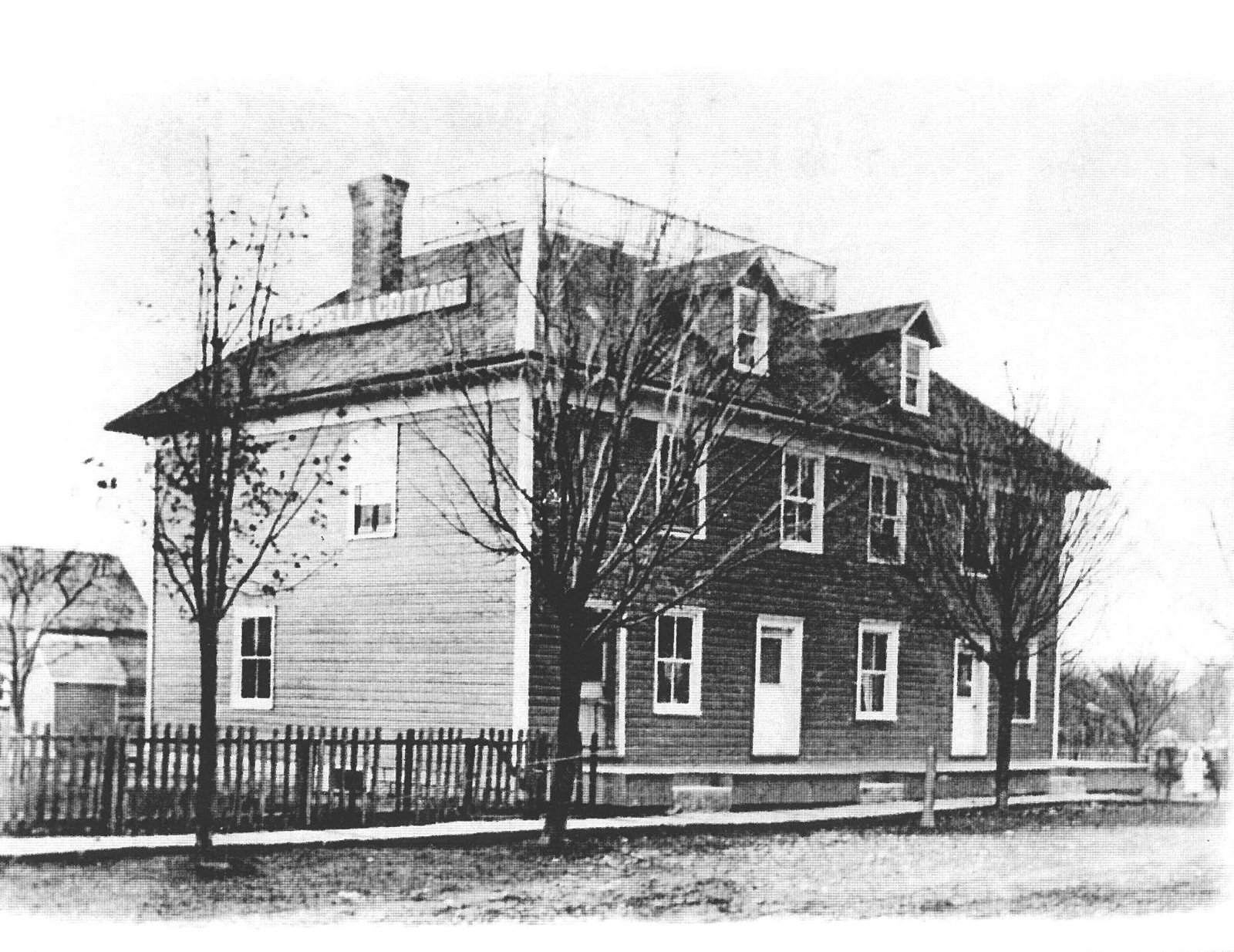 Glendella Cottage (Thompson's Inn) (Provided by Bronte Historical Society)