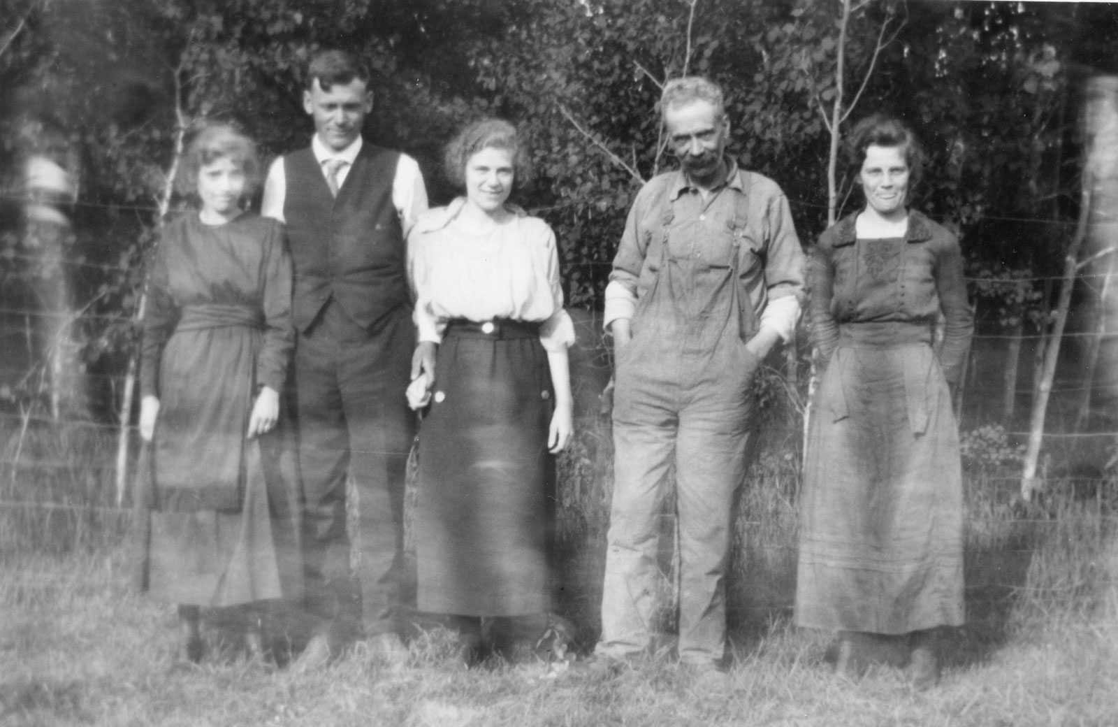 Homesteaders came from across the world to claim land and build farms in Ontario. <br>Here, the Hanson family circa 1922. Courtesy the South River - Machar Union Public Library.