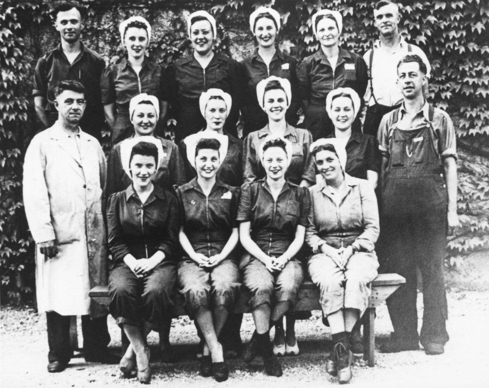 Black-and-white photo of Pedlar People staff during World War II. Courtesy the Oshawa Public Libraries.