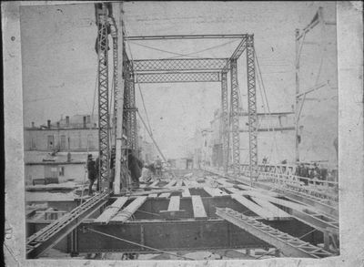 Building Second Avenue Bridge