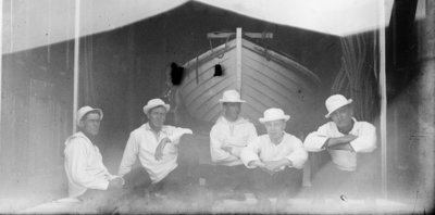 Middle Island: Crew and Lifeboat