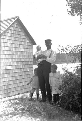 Middle Island: George Hartlep and Children