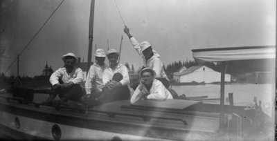 Middle Island: Crew on Sailboat