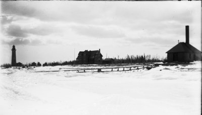 Middle Island:  Lighthouse, Keeper's Quarters, Fog Signal Building