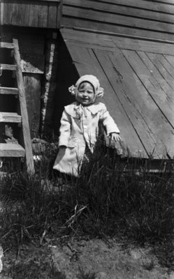 Middle Island:  Esther Hartlep, about age 3.