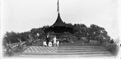 Hartlep Family at Cedar Mound & Floral Flag on Belle Isle in Detroit, Michigan