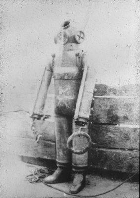 Leavitt Diving Suit during the PEWABIC Salvage