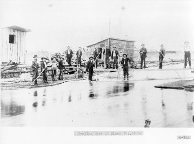 Sorting Crew at Minor Gap, Thunder Bay River