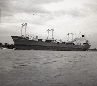 FIFTH AVENUE (1970, Bulk Freighter)