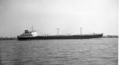 LA MAREA (1958, Ocean Freighter)