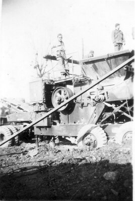 059 Soldiers on machinery