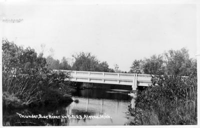 010 Thunder Bay River