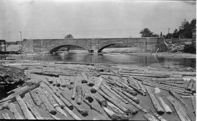 570 Chisholm Street Bridge