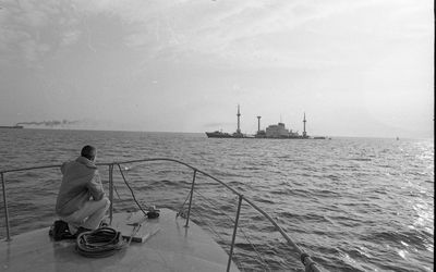 Unknown person on vessel approaching Nordmeer wreck site