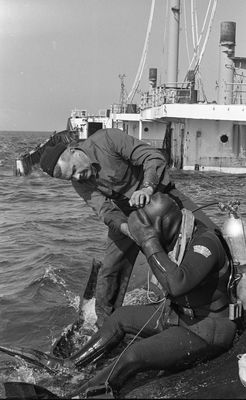 Bob Massey assisting diver on wreck of NORDMEER