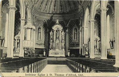 Intérieur Église à St. Thomas d'Alfred, Ont.