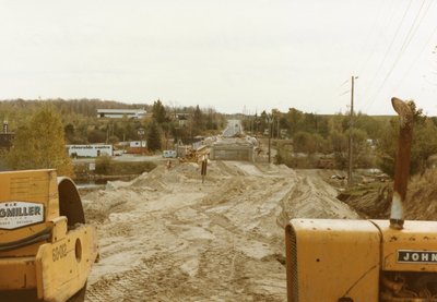 View of construction of Wellington Street bridge in Bracebridge, 1984.