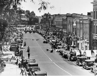 Parade up Manitoba Street, Bracebridge