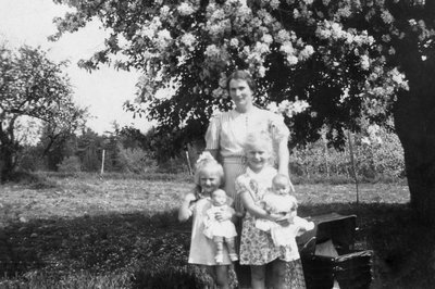 Eleanor and Rose - Mom on farm