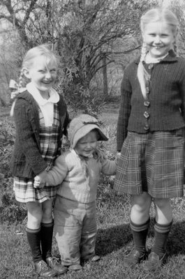 Eleanor, Sharon, Rose 1945