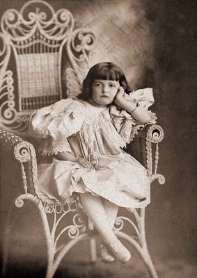 “Leontine Dec 25, 1895” “Cousin Leontine’s picture at that time a poor little rich girl – Ruby H.”