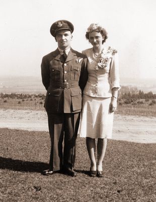 A dressed up couple.  Martin, Arthur; Flindall, Georgina