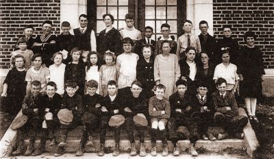 Brighton Public School students in 1923