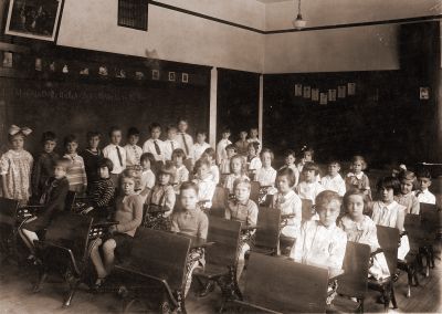 Public school children's class photo