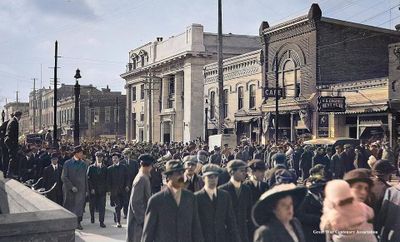 Citizens following troops to the G.T.R. station - 34-44 Market Street shown