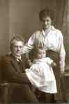 Frank and Edith (nee Cutter) Gardner with their son David, 1916