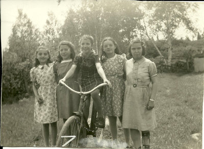 Georgette, Gilberte, Maria, Simonne & Lucienne Giroux