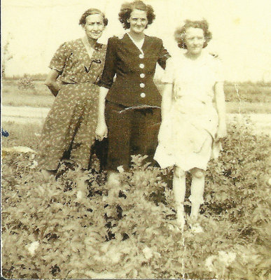 Elizabeth, Délia & Amanda Marleau