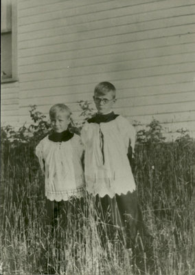 Deux enfants de choeur / Two Altar Boys