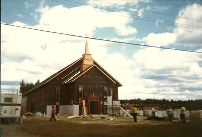 Construction de l'église Ste-Rose-de-Lima à River Valley/Construction of Ste-Rose-de-Lima church in River Valley