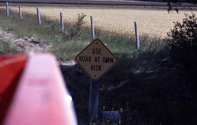 &quot;Use at own risk&quot; sign, unknown location