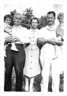 Pauline and Edward Thomas with daughters and Thorne Hamilton