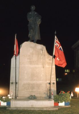 Lindsay Cenotaph at night