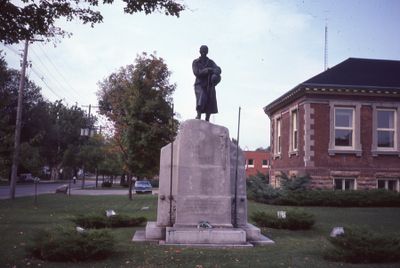 Lindsay Cenotaph and corner of Library