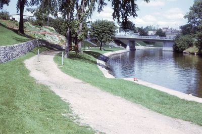 Wellington Street bridge from McDonnell Park, Lindsay