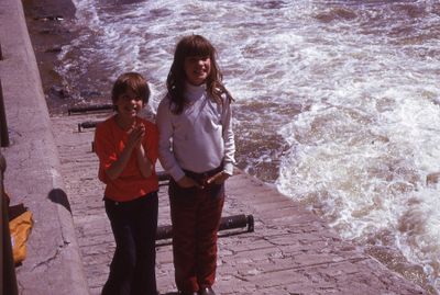 Unknown girls at Lindsay locks