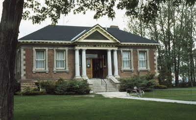 Exterior of Carnegie library, 1973