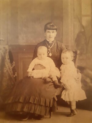 Lady with two children, Unidentified, Date unknown