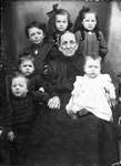 Mme Grégoire et ses petits enfants