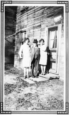 M. Potvin et ses deux filles