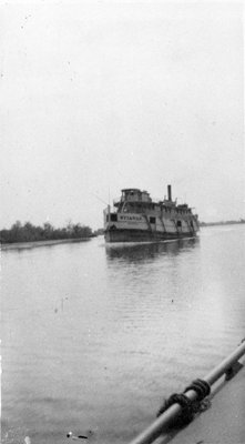 Le bateau à vapeur &quot;Ottawan&quot; vue du bateau &quot;Swastika&quot;